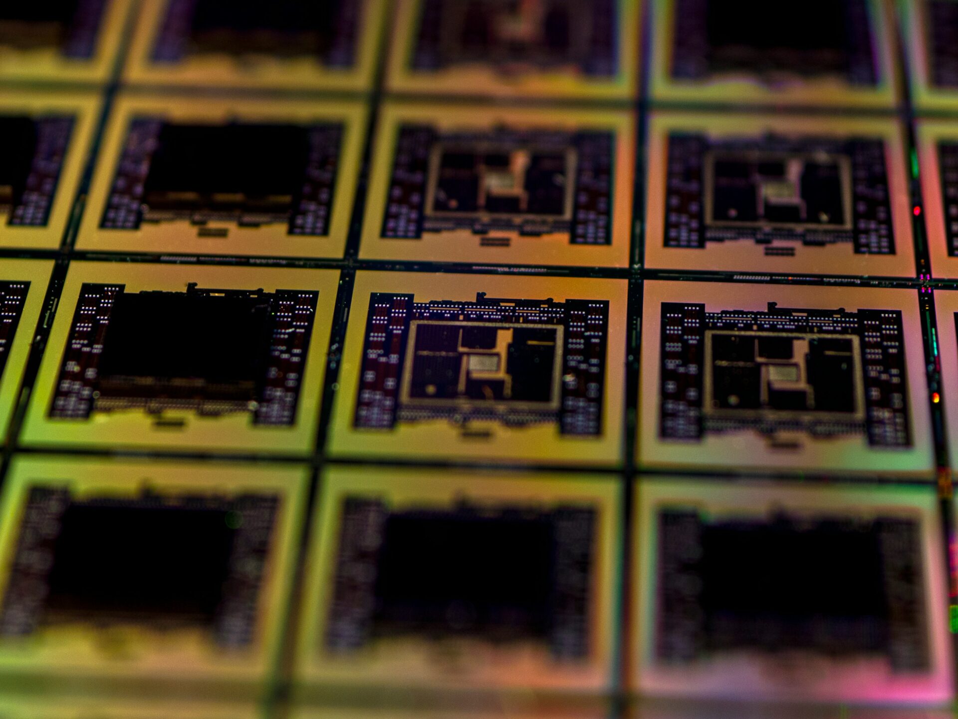 AI 패키징 시장 2조 달러…인텔, TSMC 아성 도전